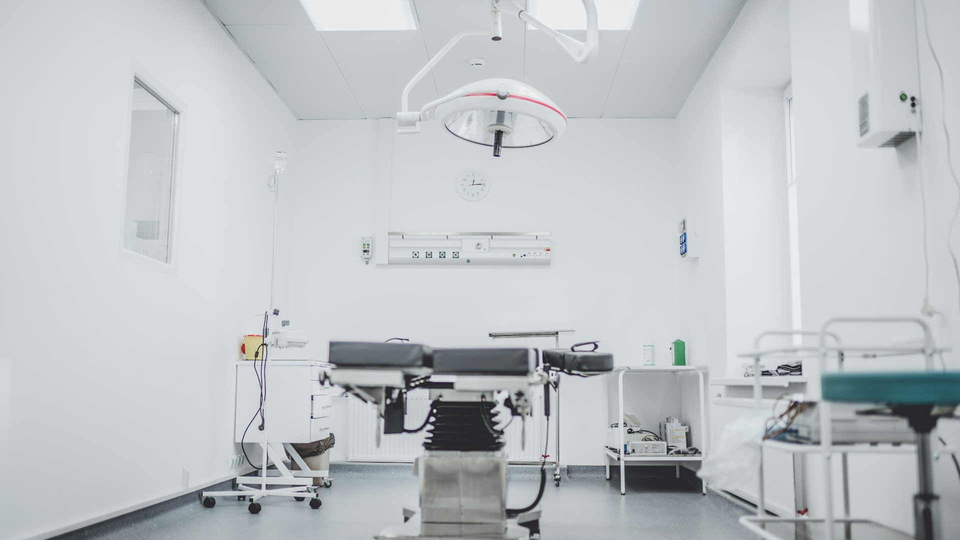 Empty clinical procedure room